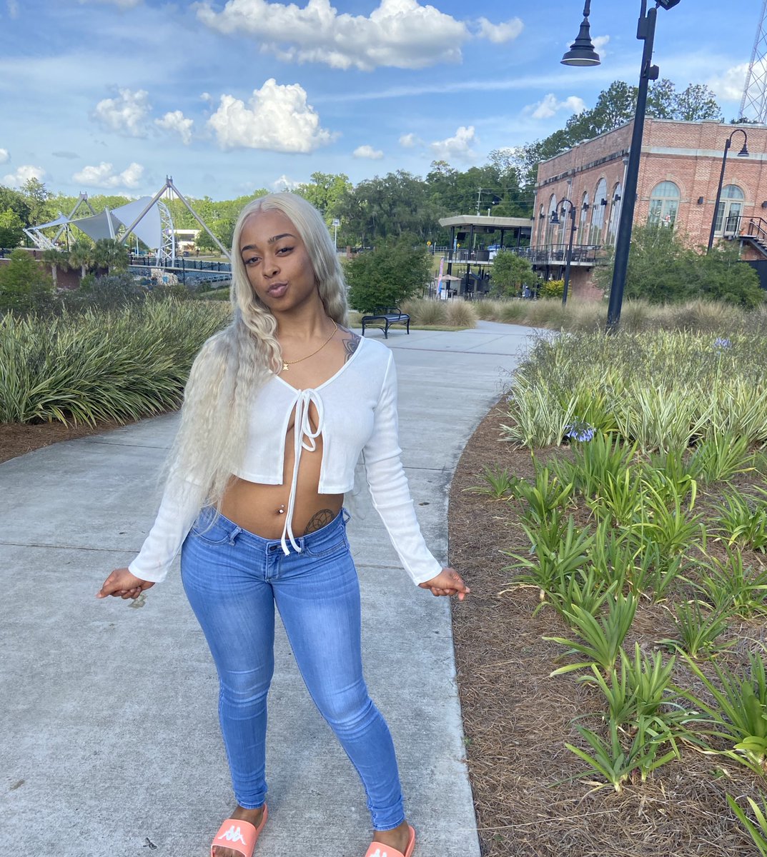 Makayla4__'s tweet photo. Just gone drop these here #cheersto23years🤸🏽♂️🥳 https://t.co/AbZChEjWi8