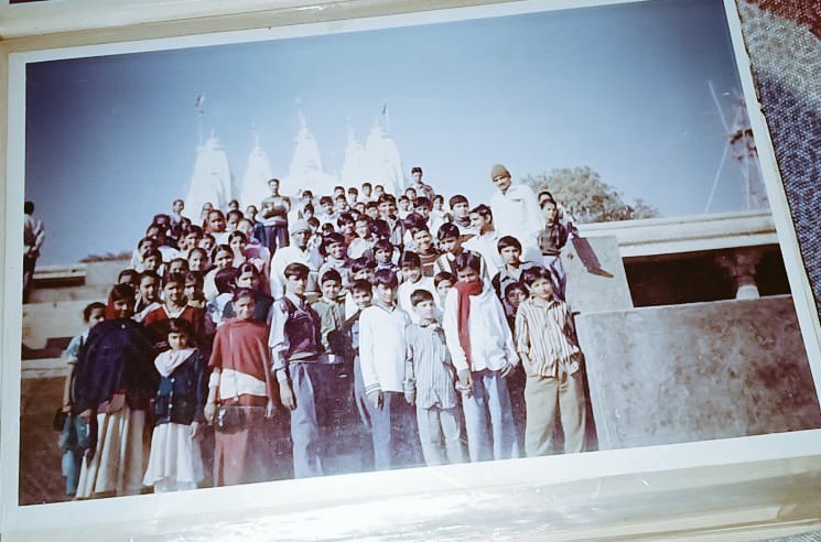 Ravi97344441's tweet photo. @kbhikbhi26  જો, હું 4 ધોરણમાં ભણતો ��્યારનો ફોટો 😂 હોંશિયાર તો બાળપણ થી છું. પણ કોઈ દિવસ હોંશિયારી નથી મારી. @lovemylifemyrul @RjHarshil @yo_yo_gujju @gandhi_vihar @BijalJain6 @swetj https://t.co/1y2iZ5czfn