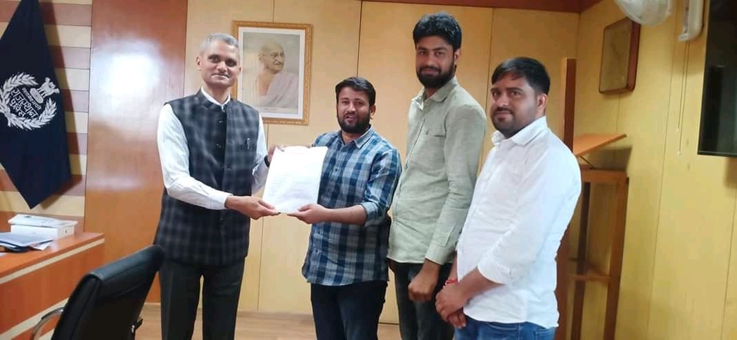 Sandeep18748532's tweet photo. #ldc2018_with_upenyadav
जननायक कल नई भर्तियों को मंजूरी देने सराहनीय है। हमारी 25 माह से लंबित भर्ती को पूरा कीजिये 25 माह से इंतजार कर रहे है हम
@ashokgehlot51 
@SachinPilot 
@zeerajasthan_ 
@1stIndiaNews 
@News18Rajasthan 
@RajCMO 
@artizzzz https://t.co/hKmYxr4ycQ