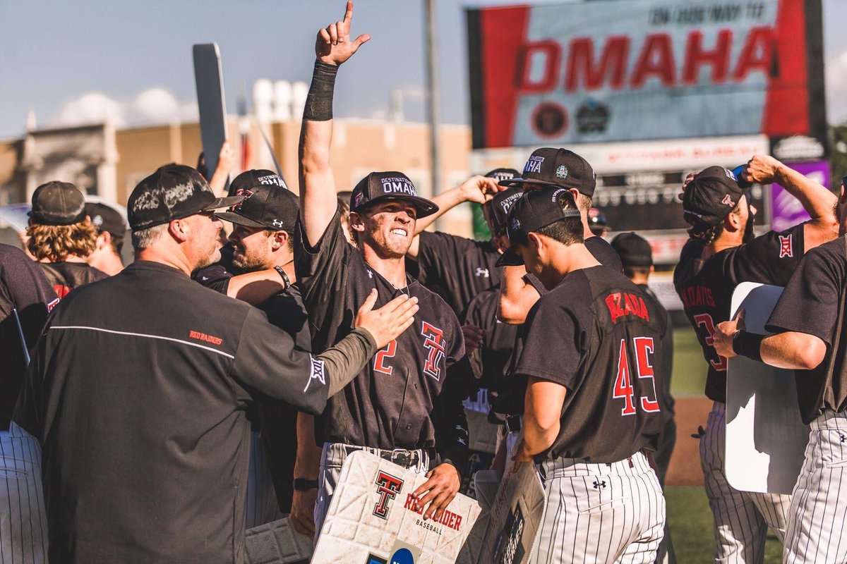 GabeHolt2's tweet photo. Came across this picture, All time favorites with my time @ Tech! Shooting my dad a Guns up after we won game 3 of super regionals! Omaha bound my freshman season 💪🏽 https://t.co/n6FYm8jxNy