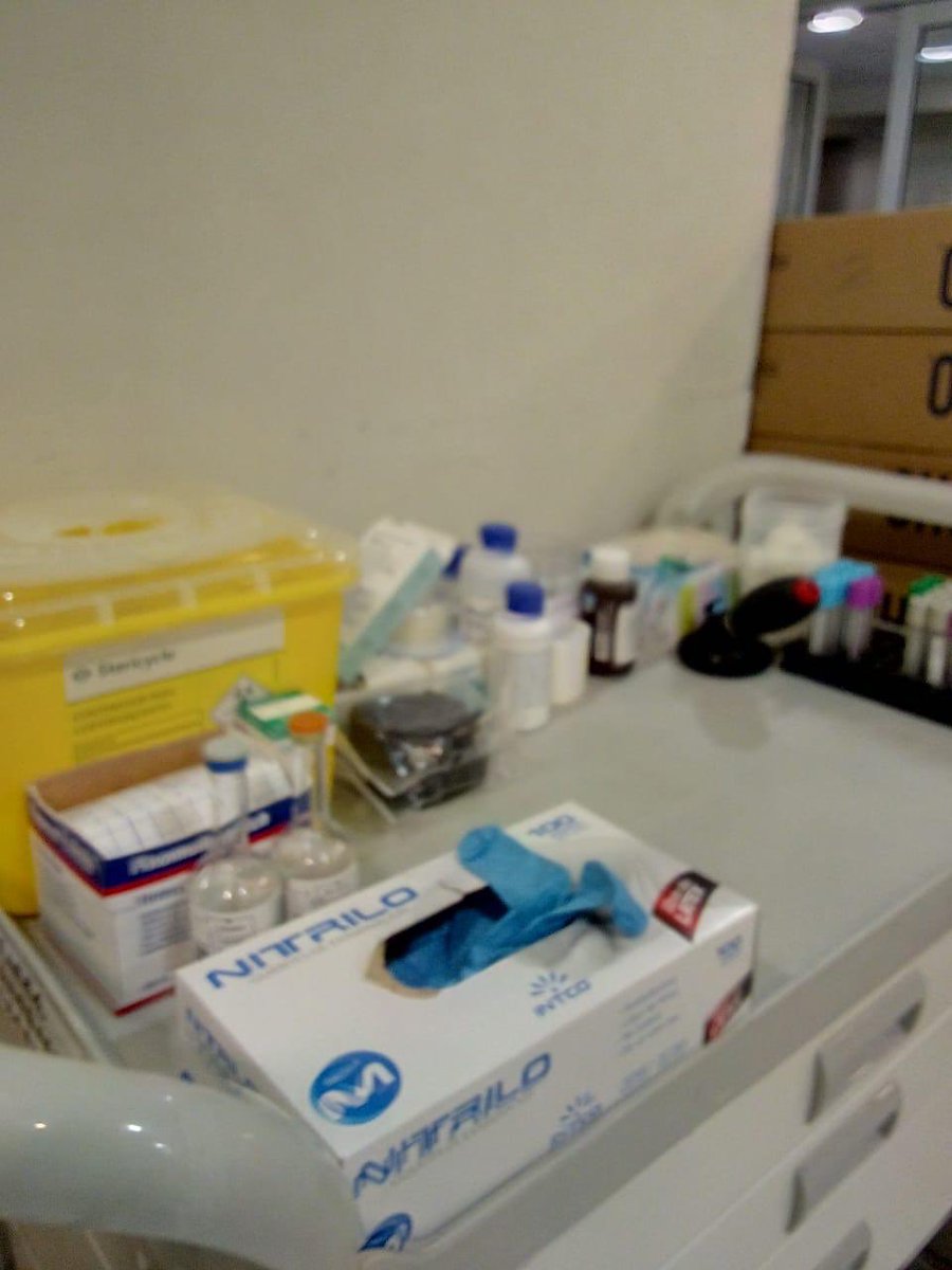 MagdaGalarce's tweet photo. Tremendo nuestro equipo de @Hosp_EloisaDiaz, hoy habilitamos 8 nuevos cupos UCI. Pasamos de tener 11 camas en un principio a 32. Pero no vamos a descansar hasta que pase esta #pandemia!!!#CuidemonosEntreTodos https://t.co/KQC0nZ07CO