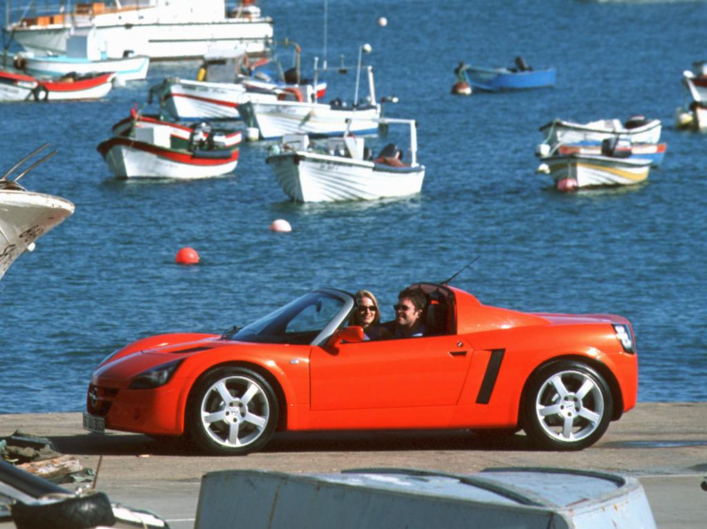 ClubLotusFrance's tweet photo. Après le Opel Speedster Concept de 1999, voici la version produite (+ de 4000 ex.) de 2001 à 2005. Un moteur, position centrale arrière, d'abord un 2,2 L atmo. 147 ch, ensuite un 2,0 L turbo 200 ch à partir de 2003. #Lotus #type111 #Opel #Speedster @Opel_France @ClubLotusFrance https://t.co/hD4Q03dpVK