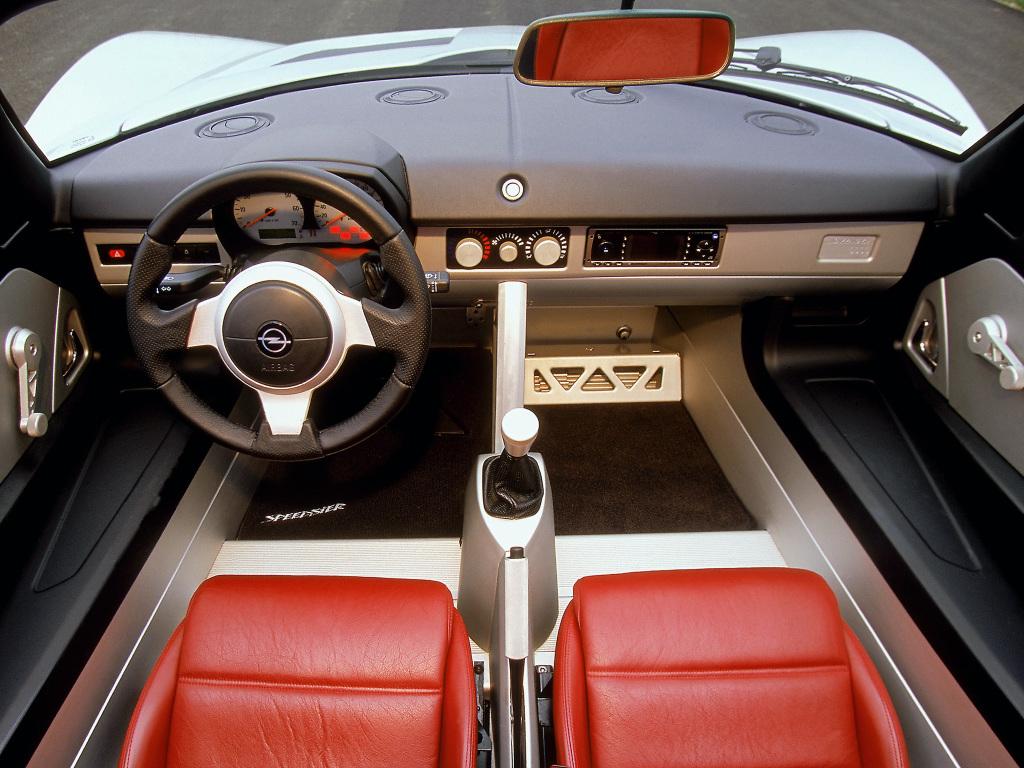 ClubLotusFrance's tweet photo. Après le Opel Speedster Concept de 1999, voici la version produite (+ de 4000 ex.) de 2001 à 2005. Un moteur, position centrale arrière, d'abord un 2,2 L atmo. 147 ch, ensuite un 2,0 L turbo 200 ch à partir de 2003. #Lotus #type111 #Opel #Speedster @Opel_France @ClubLotusFrance https://t.co/hD4Q03dpVK