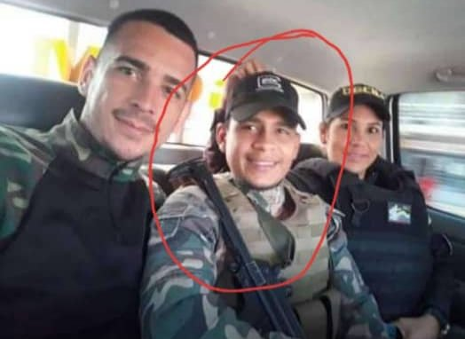 AlfonsocaroVe's tweet photo. ULTIMA HORA: El Joven Funcionrío del DGCIM Leonardo Chirinos luego ser detenido hace 20 días por el régimen de Maduro, se confirma que fue asesinado tras ser víctimas de torturas y múltiples fractura de cervical. Así lo confirmó Marisela Parra Madre del funcionario. RT MASIVO https://t.co/E5S3VlyBoM