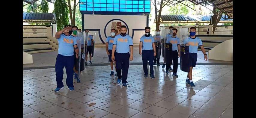 PCRSLSS's tweet photo. April 25, 2020
PMAJ RESURRECCION as Company Commander, PICC RSSF conducted a refesher seminar on Civil Disturbance Management and various security measures to be implemented in the said quarantine facility.
#TeamPNP
#PNPKakampiMo
#WeServeAndProtect
#WeHealAsOne
#LSSCares https://t.co/ud3dcNyBoX