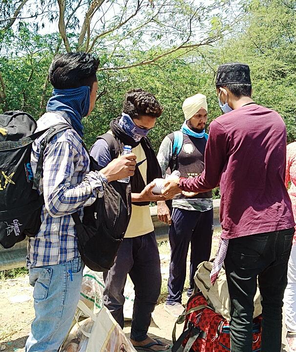 BABLEINDIA's tweet photo. Hats off to our alumni, Azim Altaf Patel, for his kind gesture towards the destitute. He is continuously battling against #COVID_19 by contributing food grains to the poor. 
B-ABLE is proud of him and salutes his spirit of service to the community.
#CoronaWarriors 
@LANXESS https://t.co/eELjLX65gl