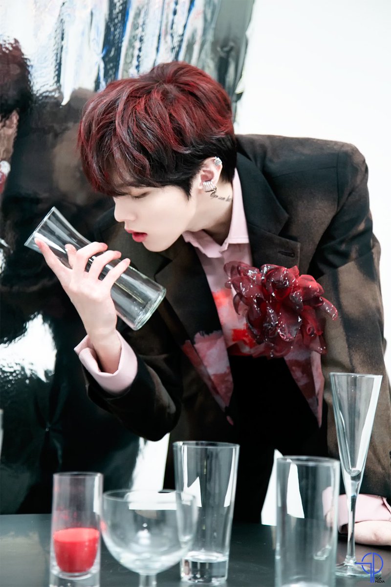 everddadda's tweet photo. '1ST DESIRE [GREED]’ 자켓 미리 보기 #김우석 https://t.co/tAcpTFAS1y
