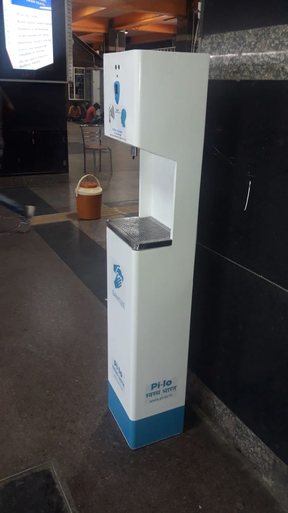 pilofoundation's tweet photo. Pi-Lo Hand Sanitizer and temperature screening booth installed at New Delhi Railway Station.

#MakeinINDIA,#automaticsenitizer
#AutomaticDispenser #covid19 #Disinfection #killsgerms #Hygiene  #Germsfree #sanitizer #covid #corona #handsanitizer  #tempeaturescreening #thermal https://t.co/FOF6BIHJne
