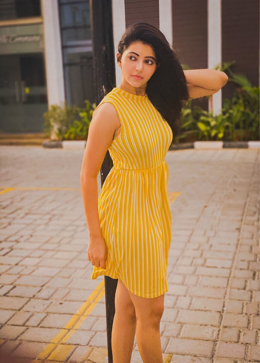 NewszeroT's tweet photo. காந்தப் பார்வையில் வசீகரிக்கும் 'மஞ்சள் காட்டு மைனா' #AthulyaRavi..!

லைக்சை அள்ளும் புதிய புகைப்படங்கள்..!

@AthulyaOfficial 
#PhotoShoot #Kollywood #Cinema #NZT https://t.co/wrBaphEqKD