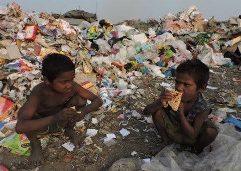 TheNitinSharmaa's tweet image. Can you feel the pain in these eyes?.. Why can&apos;t goverment..?
#justiceforlabourers #justiceformigrants #justiceformigrantworkers #pain