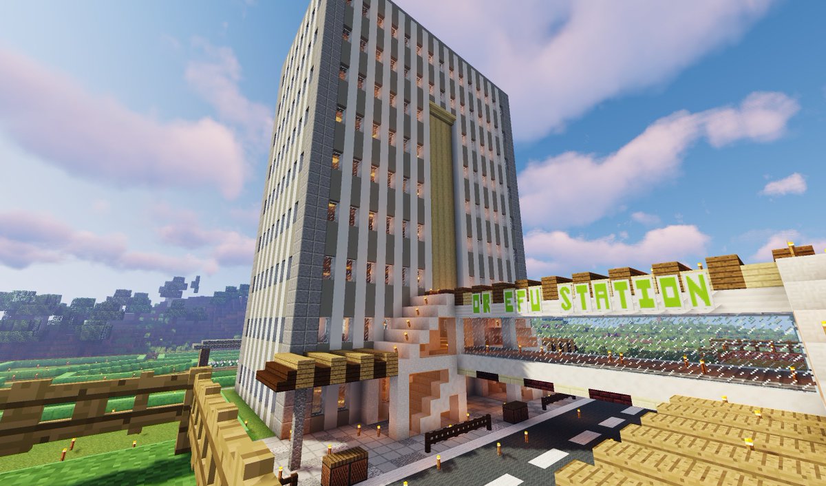 カガミモチ Minecraft またビルを建てました 使っているブロックのせいか少し前に建てられた感じになったな マイクラ Minecraft Minecraft建築コミュ バニラ建築学部