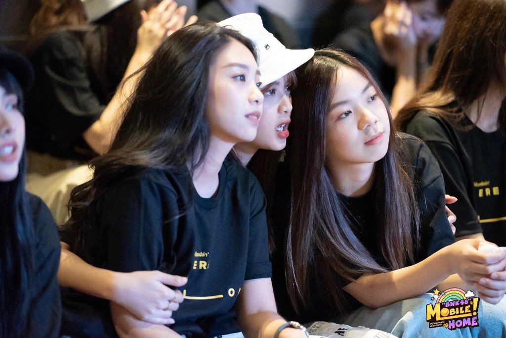 guccigangdes's tweet photo. ชื่นใจกับความรักความ Support ของพี่ๆเค้าเสมอมา 🥰🥰🥰  #MobileBNK48 #PunBNK48 #KaewBNK48 #ปัญโมแก้ว #BewithyouBewithMo https://t.co/Hpvl90bK5Z