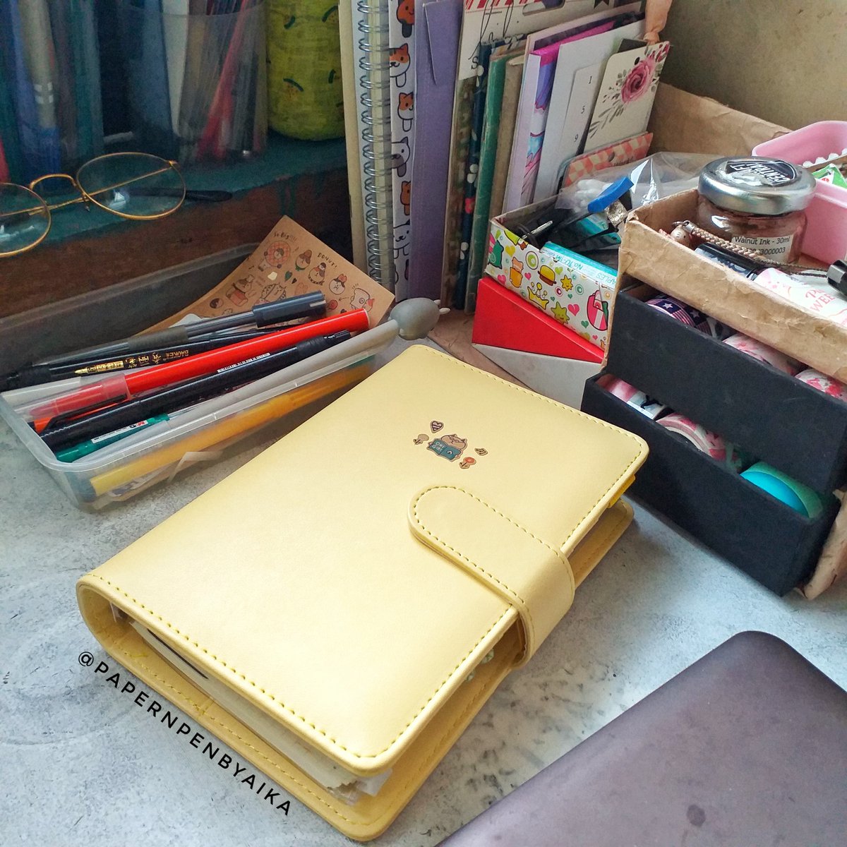 papernpenbyaika's tweet photo. New cover for my BuJo β€β€ got this from shopee ph π really love it! #bujojunkies #bulletjournal #bulletjournalcommunity #bujoph #bulletjournalphilippines #bujo #journaling #journalph #journalcommunity #plannerph #plannercommunity #planneraddict #papernpen #byaika https://t.co/aSepTZYAJa