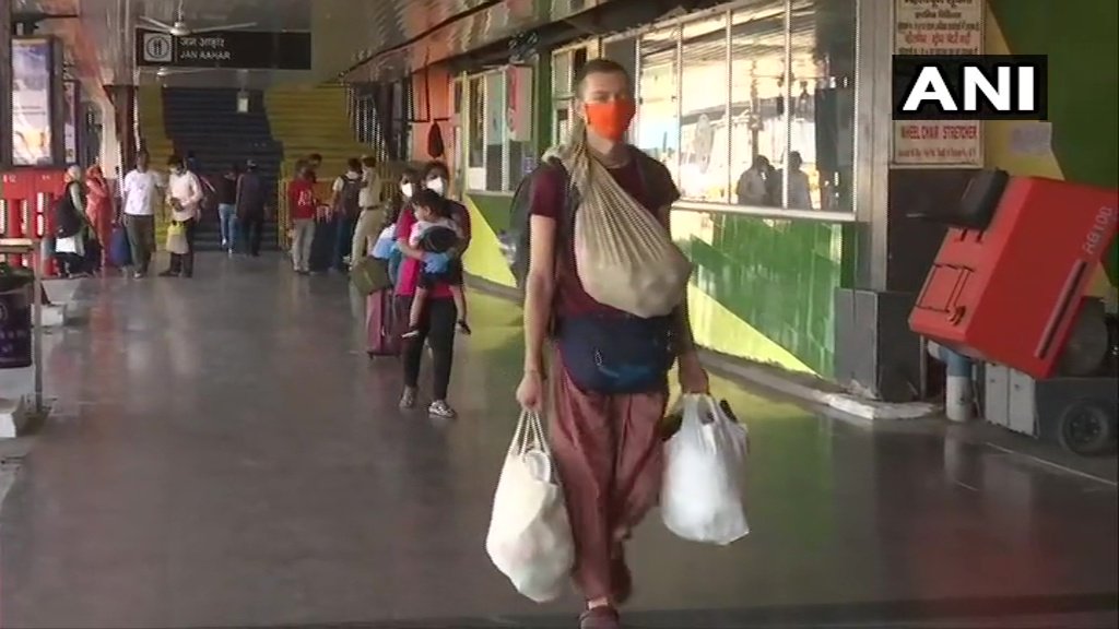 timesofindia's tweet photo. A special train,carrying passengers from Mumbai arrived at New Delhi railway station today. All passengers were screened after they reached the railway station, as per guidelines by the government. (Pics: ANI) https://t.co/XeMB0mNI8K