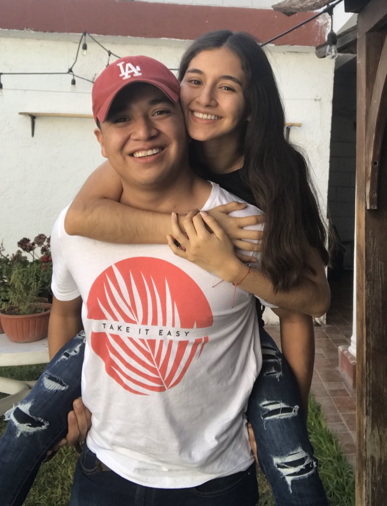 nizzardz's tweet photo. Después de 55 días sin vernos confirmo que te sigo amando cada vez más🤍 @koh_alberto https://t.co/Hg7UyILk8j