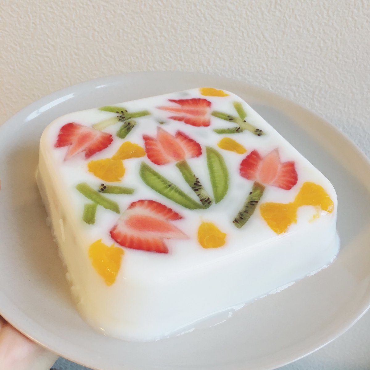 もえ 牛乳寒天最近よく見るしシナぷしゅでもやってたから作ってみた フラワーフルーツサンド的な配置にしてみた T Co Dtqpwrocsz Twitter