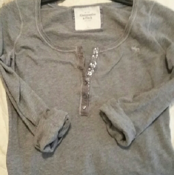 ceceily_p's tweet photo. So good I had to share! Check out all the items I'm loving on @Poshmarkapp #poshmark #fashion #style #shopmycloset #abercrombiefitch #bananarepublic: https://t.co/uGdUukGOLF https://t.co/I7KXZqKwQI