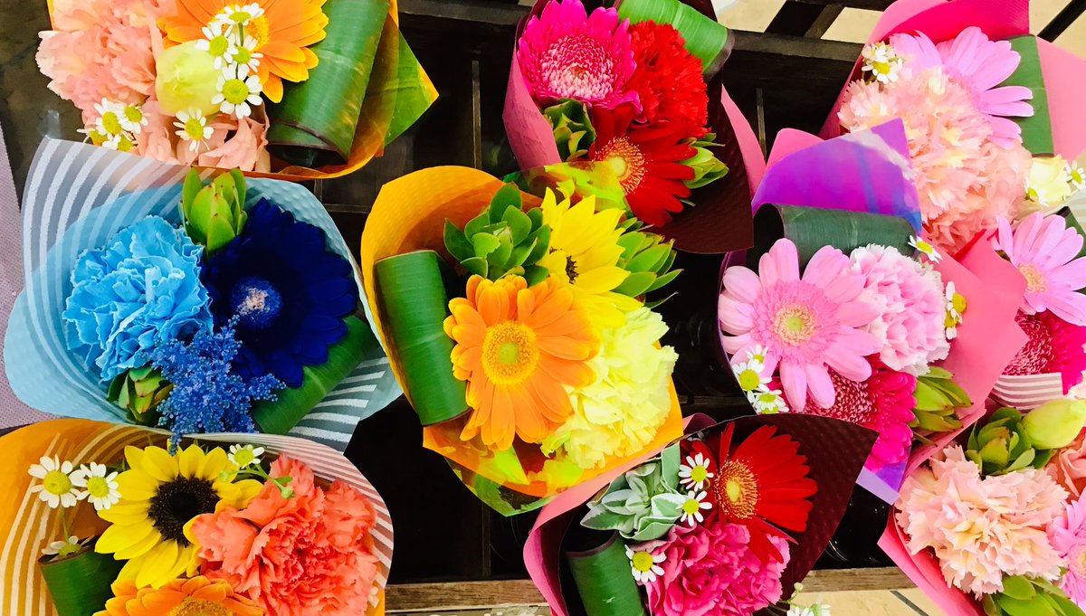 こんにちは🍀
karendoイオンモール橿原店です🌷

karendoオリジナルミニブーケ💐のご紹介

カラフルでかわいいブーケ💕
ご自宅に飾るのにもちょっとしたギフトにもぴったり💕 

お花を飾って癒されませんか？

#karendo
#お花
#お花のある暮らし 
#イオンモール橿原