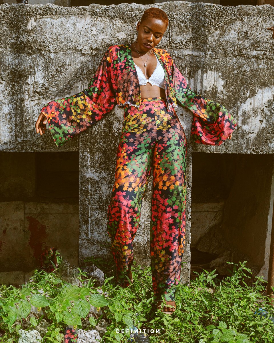 DioJD_'s tweet photo. KARANA SET 
PRICE- #12,000.
Also available in different prints. 
Available in sizes 6 - 16.
it’s a must have for every woman, it’s easy to wear, sexy and classy.
Joint collection by 
@diojd_ @house_raabi

#DioJD #HOR #fashion #trouser #wraptop #jacket #colours #fashioncollection https://t.co/W8DoizgQfF