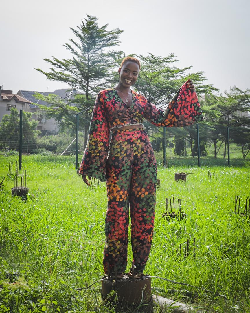 DioJD_'s tweet photo. KARANA SET 
PRICE- #12,000.
Also available in different prints. 
Available in sizes 6 - 16.
it’s a must have for every woman, it’s easy to wear, sexy and classy.
Joint collection by 
@diojd_ @house_raabi

#DioJD #HOR #fashion #trouser #wraptop #jacket #colours #fashioncollection https://t.co/W8DoizgQfF