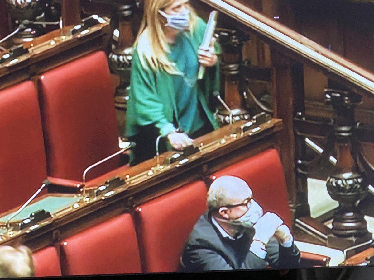 Alessan05695937's tweet photo. Il Look della #convertita (come la chiamano le Destre)......
Fa breccia nella #Melona!!!
#Meloni
#SilviaRomanoLibera
#M5S https://t.co/rNoNLNfr0b