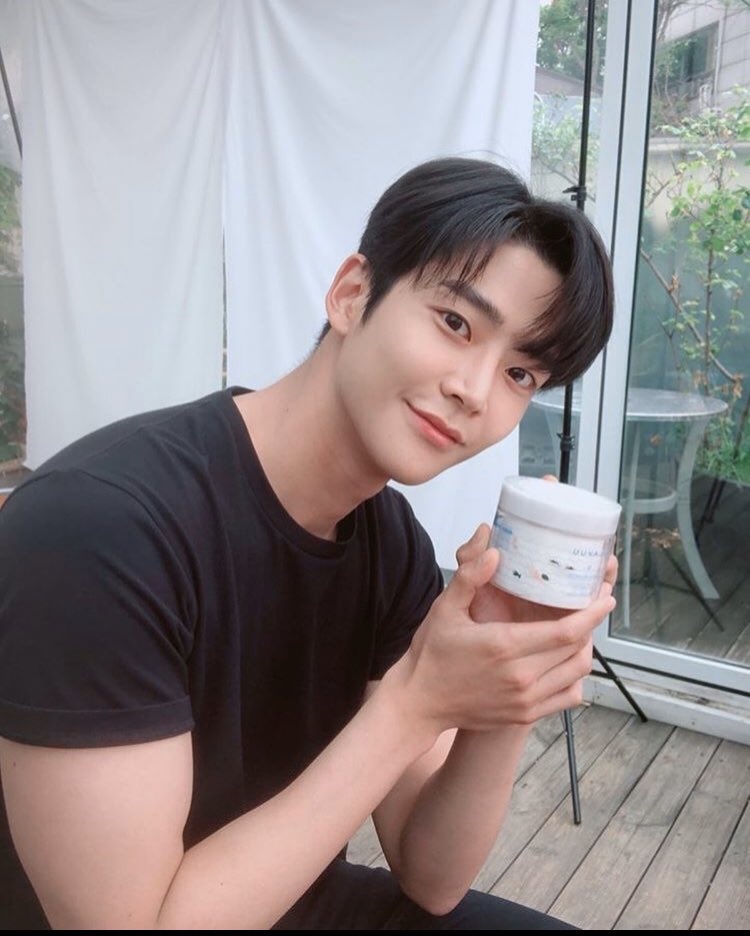 sanluv_0227's tweet photo. 김석우 얼굴도팔뚝도미쳤어요 걍 다 미쳤어요 https://t.co/0zuxn1jZz9
