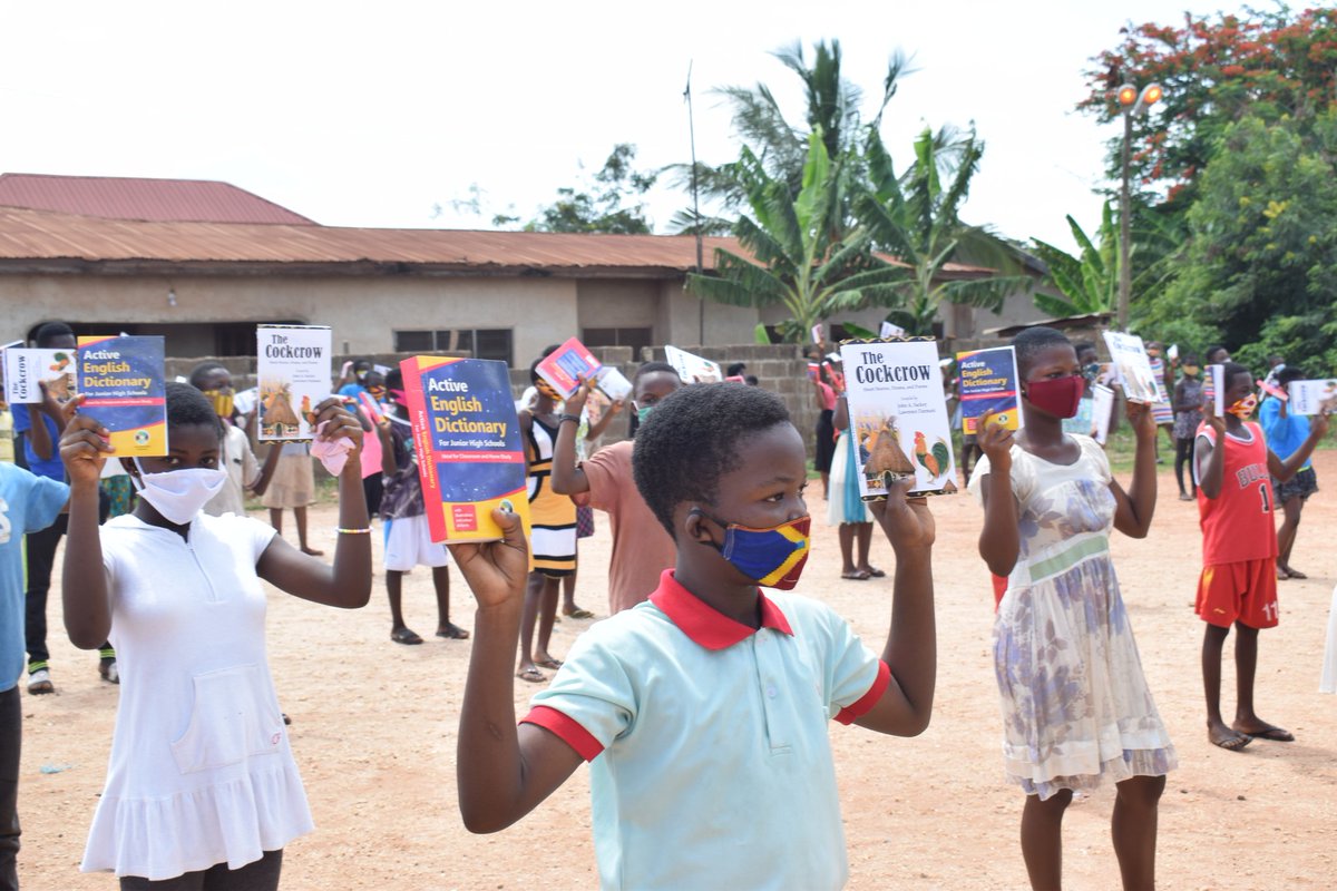 Otumfuofdn's tweet photo. Sabin Akrofrom community benefits from "Project One Story Book One Dictionary."
Promoting reading and learning whilst at home as schools remain closed.
Thank you Nana Osei Kofi for your support.
#OneStoryBook
#OneDictionary
#SupportBasicEducation https://t.co/PZjhBNB6FS