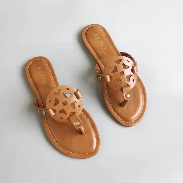 GechiPius's tweet photo. For the ladies that likes simple and beautiful footwears. Trust me they are affordable. Please, retweet my customer might be on your TL https://t.co/HtEHcSku3F