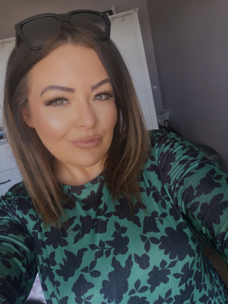 thebeautyedit__'s tweet photo. Put make up on for the second time this week. #weekend #lockdownmakeup
#livbloggers #liverpoolgirls https://t.co/LugTeJmxvJ