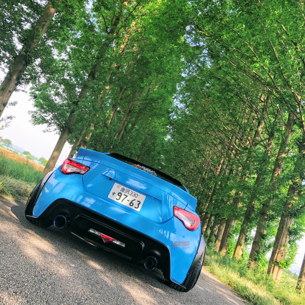 AKR86LBWK tweet media