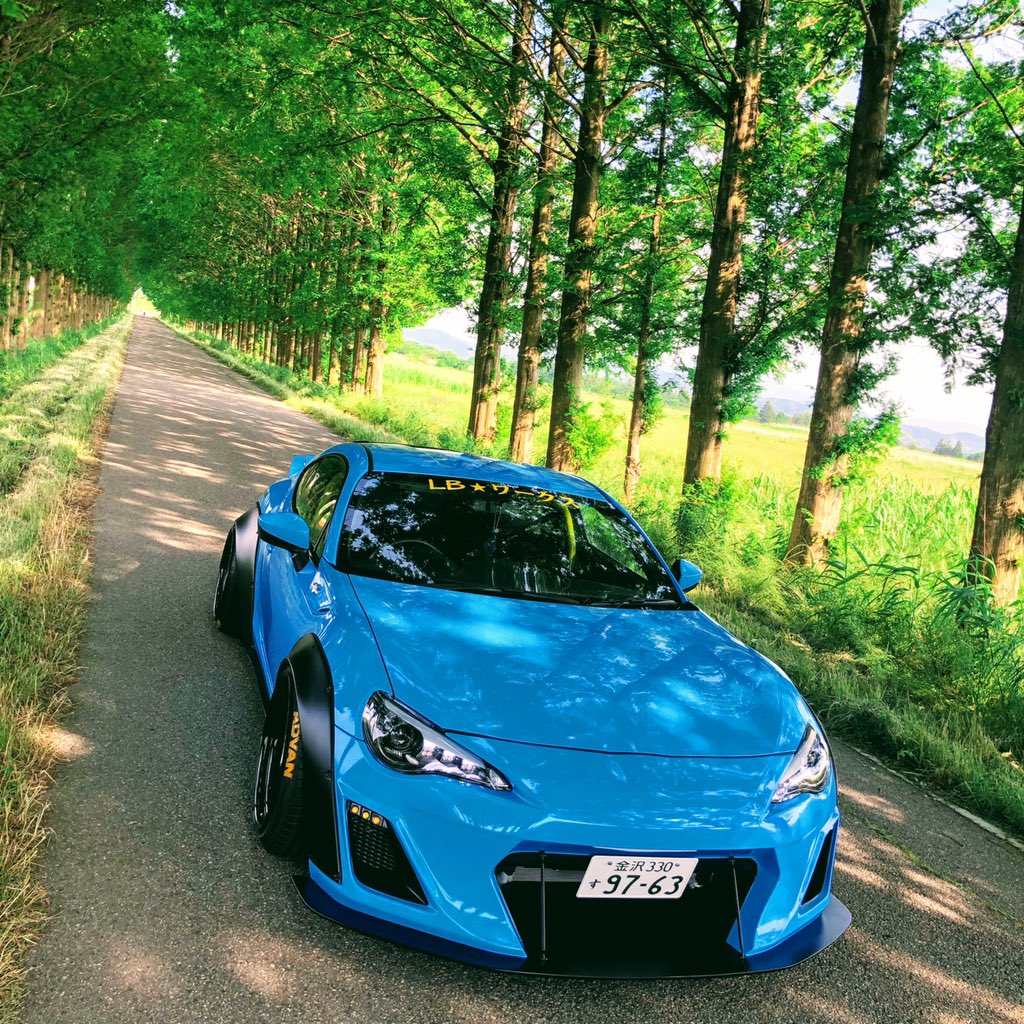 AKR86LBWK tweet media