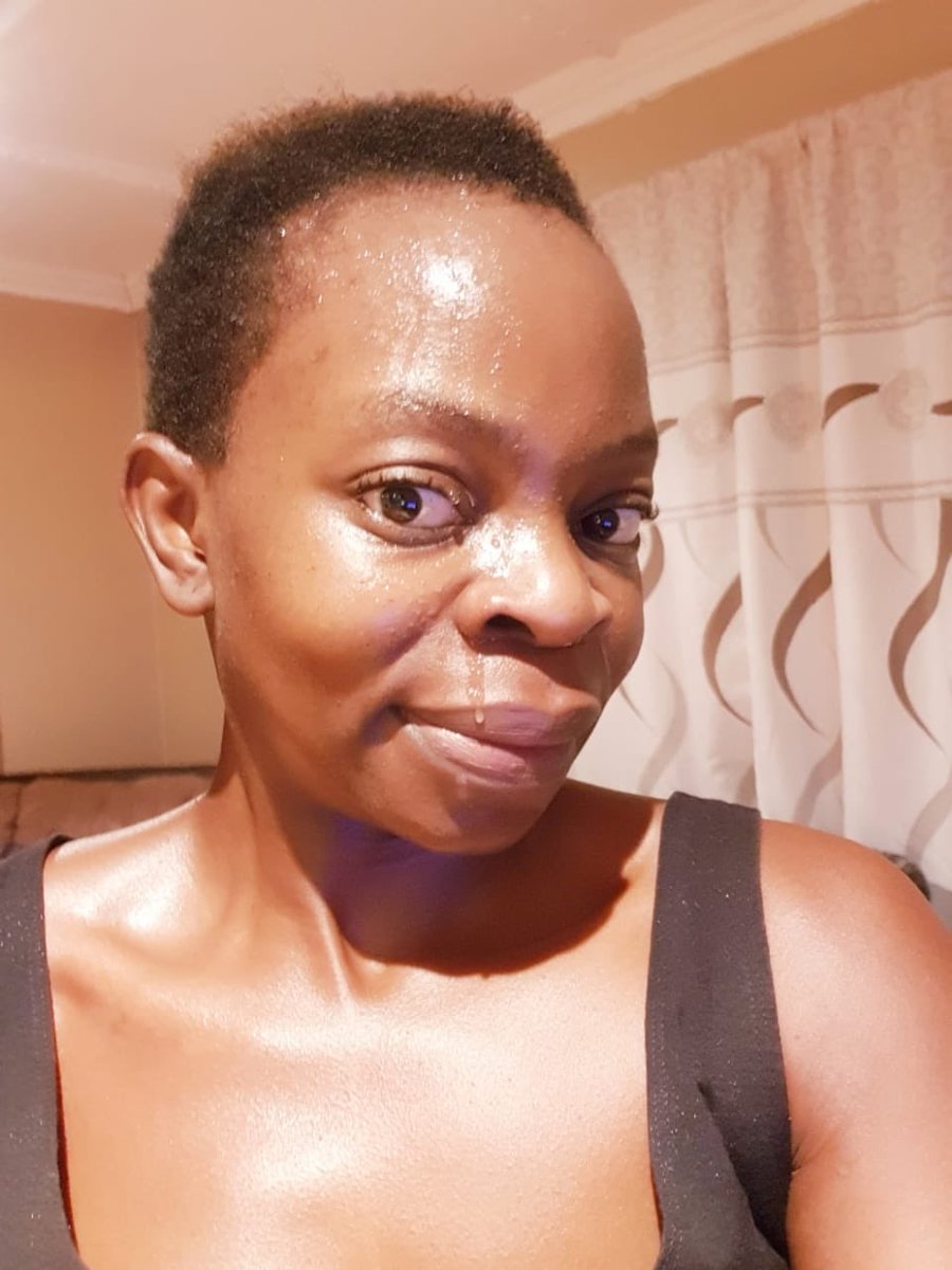 NVKhumalo's tweet photo. There’s a woman I want to be and until I reach that point, I have work to do ✅ #FitnessFanatic  #chasinggoals #FetchYourBody2020 #AbBlast #LegBlast #Sparkles  ✨ 🏋🏾‍♀️🦵🏾💥🔥🏋🏾‍♀️ 💪🏾 #day51oflockdown https://t.co/d7ORKid7DU