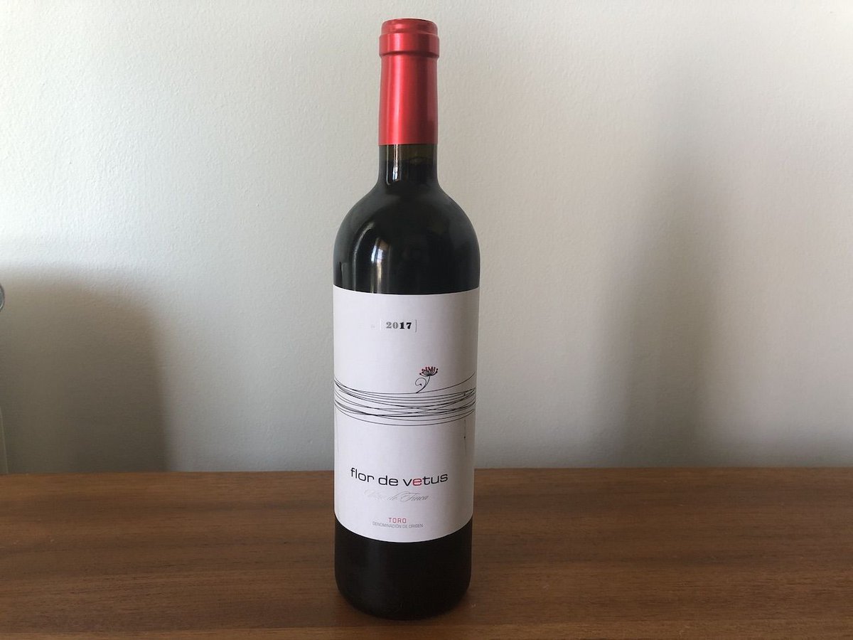 xavierchamper's tweet image. [MIS VINOS] De las 20 hectáreas de viñedo de la finca de Vetus, nace Flor de Vetus, un vino fresco y amable, ideal para compartir con amigos y con una buena relación calidad/precio. En mi blog puedes encontrar más recomendaciones.
xavierchamper.com/vino/toro/2017…