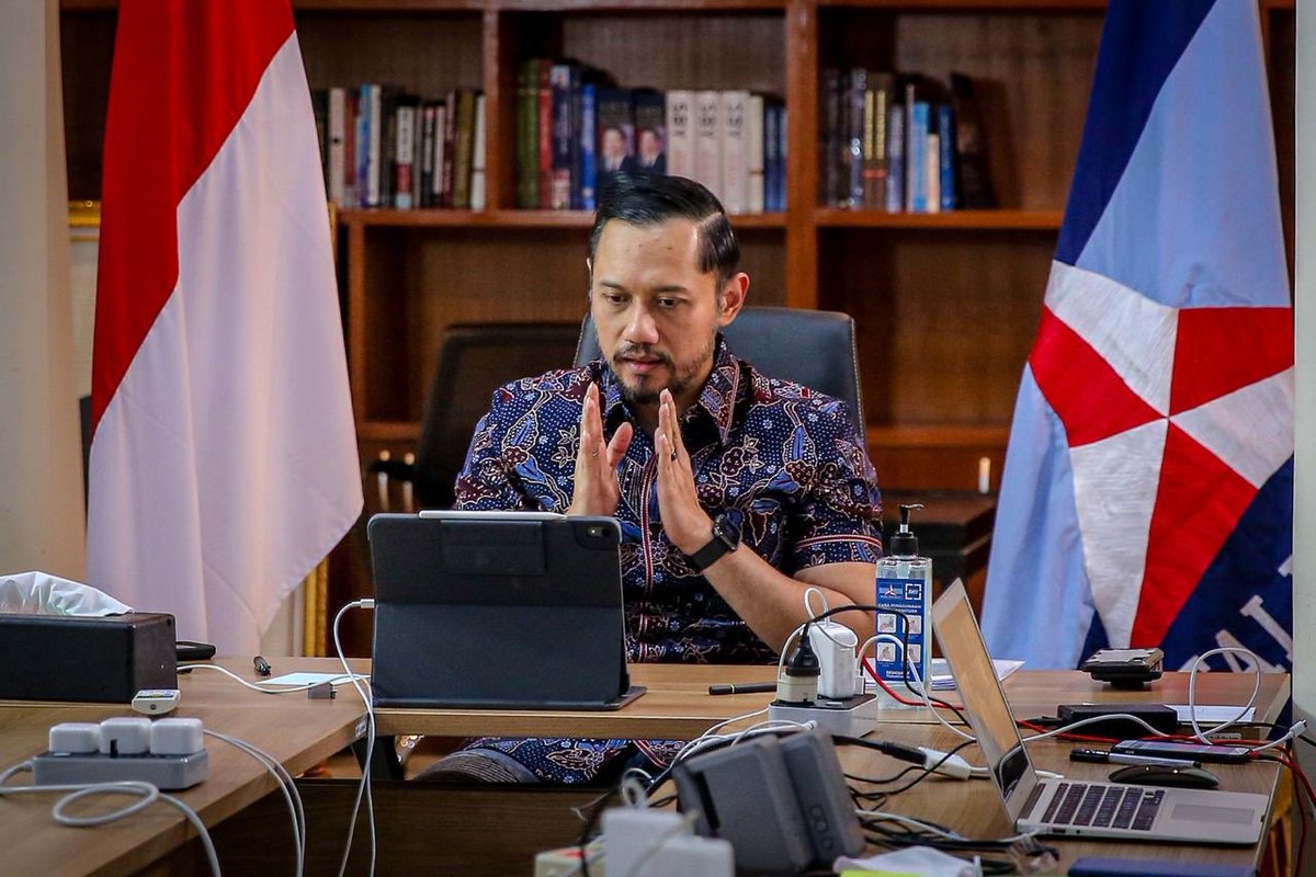Kemarin (16/5), saya melakukan koordinasi dgn Kepala Badan &amp; Departemen <a href="/PDemokrat/">Partai Demokrat</a> melalui online meeting. Kami membahas berbagai isu yg tengah dihadapi masyarakat &amp; mencari jalan agar Partai Demokrat bisa terus membantu, menjadi bagian dari solusi.