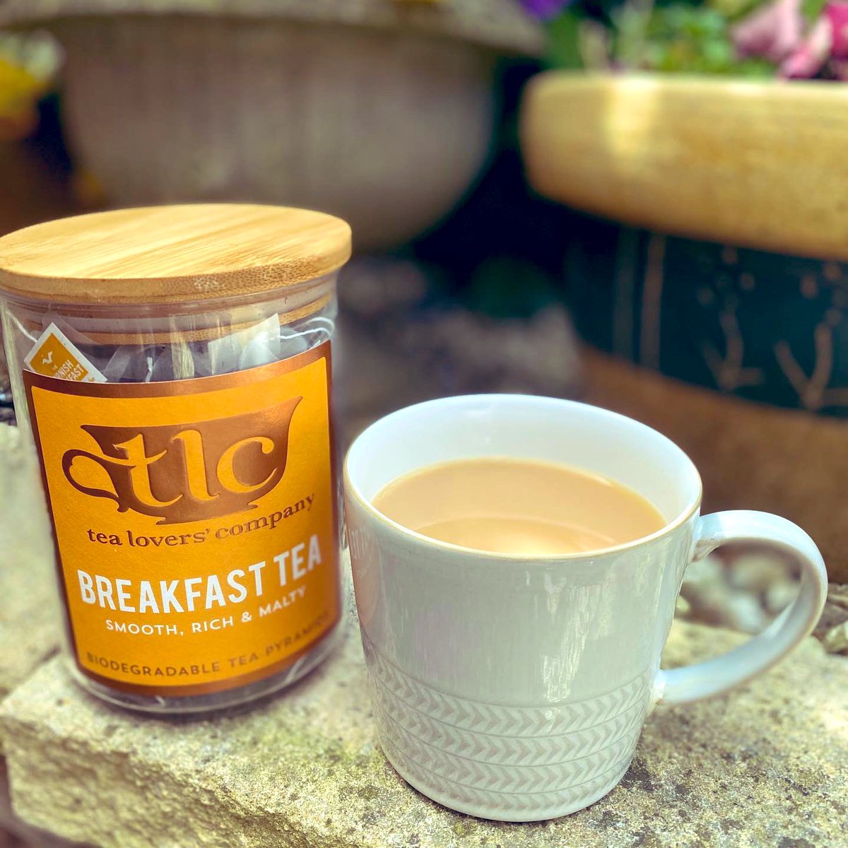 DrinkTLC's tweet photo. A little bit of #TLC in the garden 🌳🍃🌷🌺 Grab your favourite mug and tag @DrinkTLC with a photo enjoying #tea in the great outdoors! https://t.co/H3Kx4pWycn
