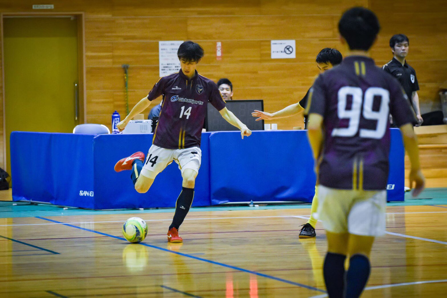 長崎大学全学フットサル部forza Twitter પર Forza紹介企画 4年生編 Ala Fixo 14 足立紳太朗 学部 工学部 出身 大分県 大分の頭脳 舞鶴高校 バイト ニート 趣味 読書 お菓子作り 部の好きなところ 自由がきく所 柔らかいボールタッチで相手を
