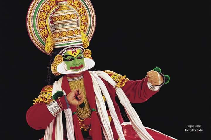 Kathakali Neck art :One of the magnificent dance forms of Kerala It combines devotion, drama, dance, music, costumes and make up into a divine experience. It retells the great stories of the past, mostly from Indian epics! #indianart  #classicaldance  #IncredibleIndia  #Kerala