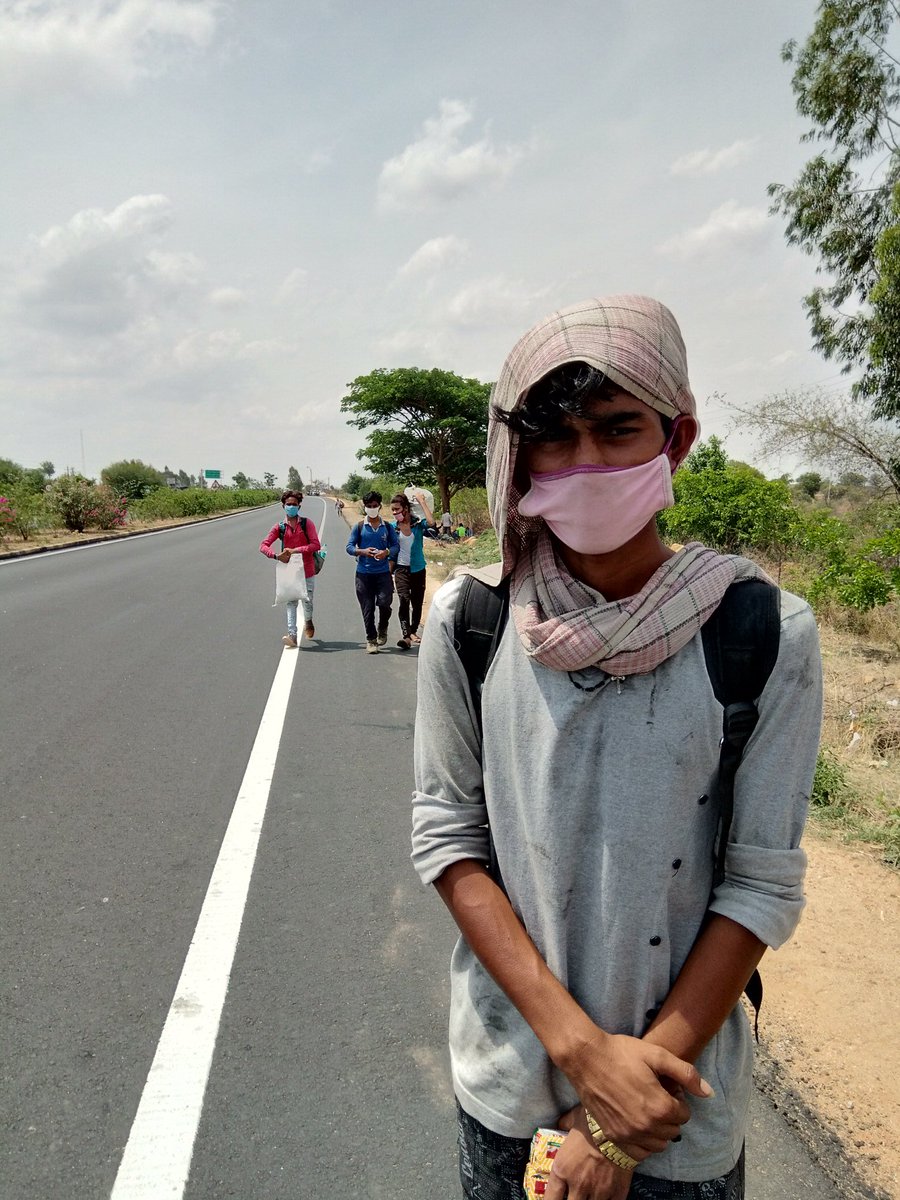 Rajkumar Pal of Bhundi village, MP lost his job, ran out of food & money to stay in Coimbatore. With whatever money he had , he hitched a ride on a truck till Bangalore, then paid Rs 700 to get to KA-AP border, only to be asked to go back. (8/n) #MigrantLivesMatter