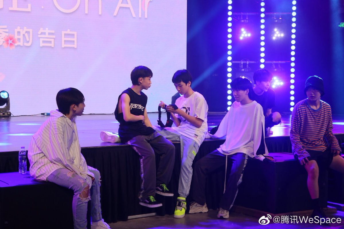 guing25's tweet photo. ทำไมลูกเรามันหล่อจังว้าาาาา ฮื้อออออ
#boystory #hanyu #zihao #xinlong
#zeyu #mingrui #shutang https://t.co/tEwVFHYiiV