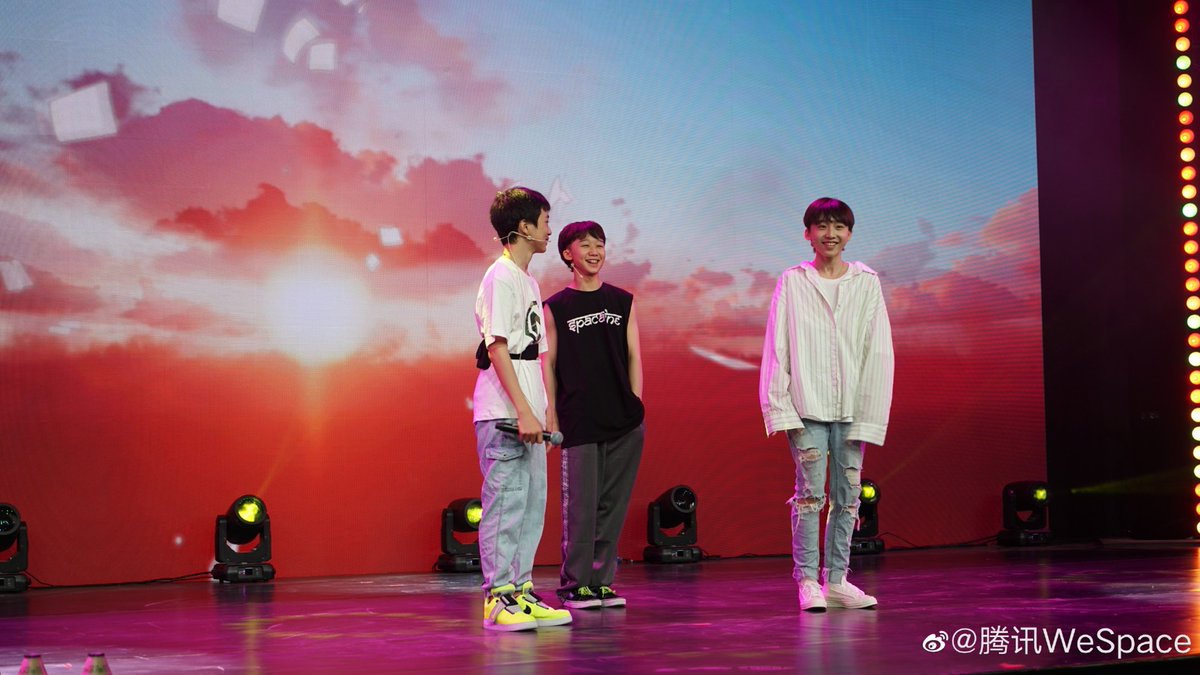 guing25's tweet photo. ทำไมลูกเรามันหล่อจังว้าาาาา ฮื้อออออ
#boystory #hanyu #zihao #xinlong
#zeyu #mingrui #shutang https://t.co/tEwVFHYiiV