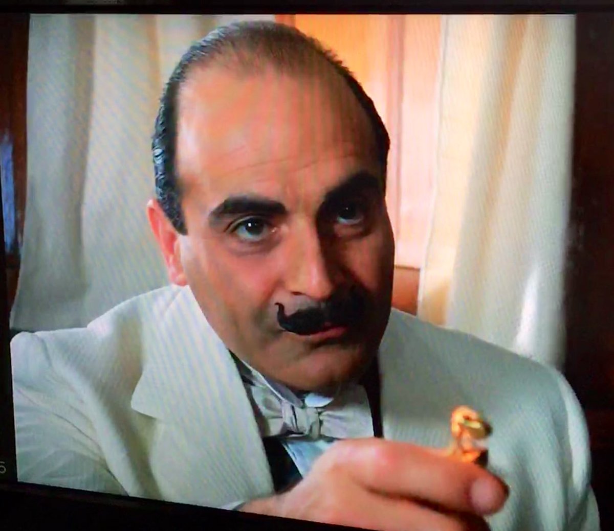 ポワロと灰色の脳細胞 Poirotwithlitt1 Twitter