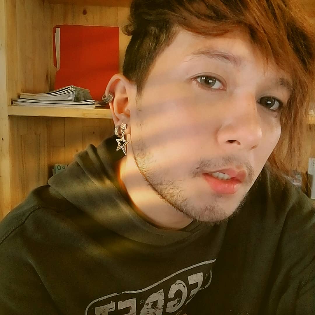 chillout_nil's tweet photo. Our sweet talks keep filling me with love... The sweetness on your lips, I need a taste of it!๐ค๏ธ๐โค๏ธ๐
#goldenhour #summer #selfie #selca #messyhairdontcare #workyourangles #goodvibes #rainbowkid #whenincebu #cebuano #chinoy #enjoydaybyday https://t.co/vhgyEQj92v