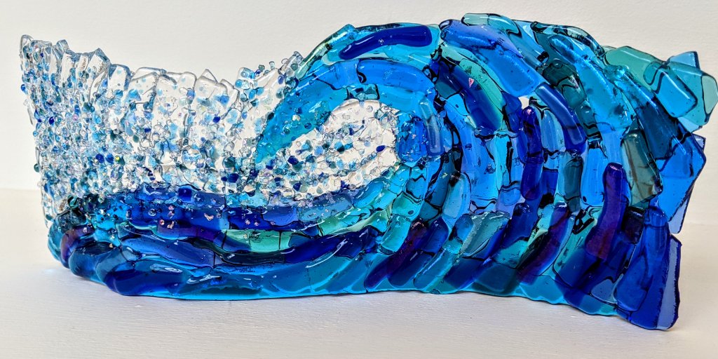 GlassCrafty's tweet photo. Free standing #fusedglass #crashingwave ornament & candle shade. Happy Saturday!
🌊
#Etsyseller #ukGiftHour #ukGiftam
#handmadeHour #earlybiz #mensgiftsday
🌊
https://t.co/Tx1Bg0D0H1 https://t.co/iPUiwY0gXS