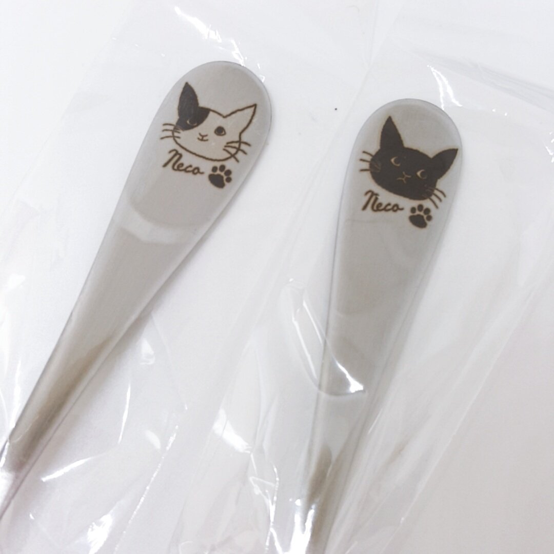 猫のいる雑貨屋さん 猫びより V Twitter ティースプーン 入荷しました 猫のイラストと 肉球が可愛いです 400 税別 マグカップと一緒にプレゼントすると喜ばれるかも 猫雑貨 猫びより 今治市 三毛猫 黒猫 猫のマグカップ プレゼント 肉球 猫