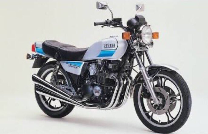 henken_bike's tweet photo. ヤマハ・XJ400
通称「ペケジェー」

ネイキッド全盛期、カワサキのFXやホンダのCBXに対抗すべくヤマハが発売したバイク

しかし現代の20代前半位までの人間にはペケジェーの呼び名で通用しない事も多々、若者にとってのペケジェーは後継モデルのXJR400なのである。 https://t.co/FXQdsbTACG