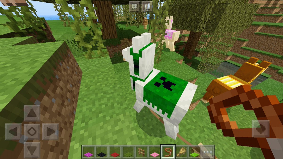 Asoboyくん ラマちゃんに緑のカーペット付けるとクリーパー柄になって 紫のカーペット付けるとエンダーマンになるんだねー O かわいいなー マイクラ