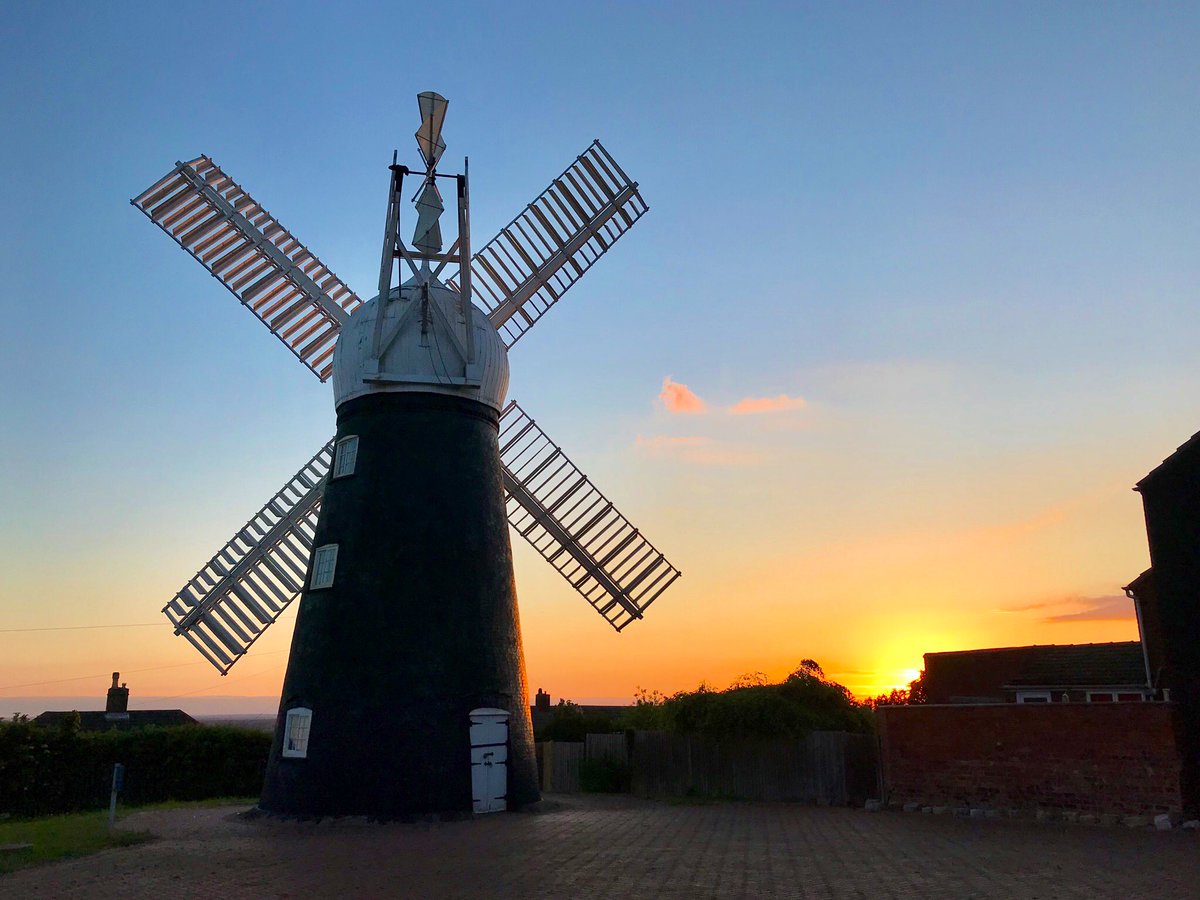Ellis Mill, Lincoln quietly watching yesterday draw to a close 🗼🍞🌅Have a peaceful weekend 💙 #BeKind #staysafe