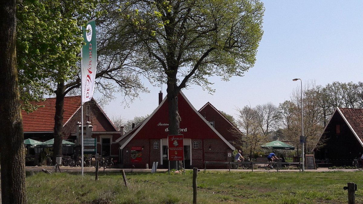 DeWoord's tweet photo. Voor als je komt langsfietsen met #Hemelvaart #fietstas #alleenafhalen #Winterswijk #buurtschap #Corle #knooppunt13 
#Achterhoek
Alleen koffie of frisje kan natuurlijk ook. Nog even volhouden, allemaal. Tot gauw! https://t.co/7IBXvMsbEj