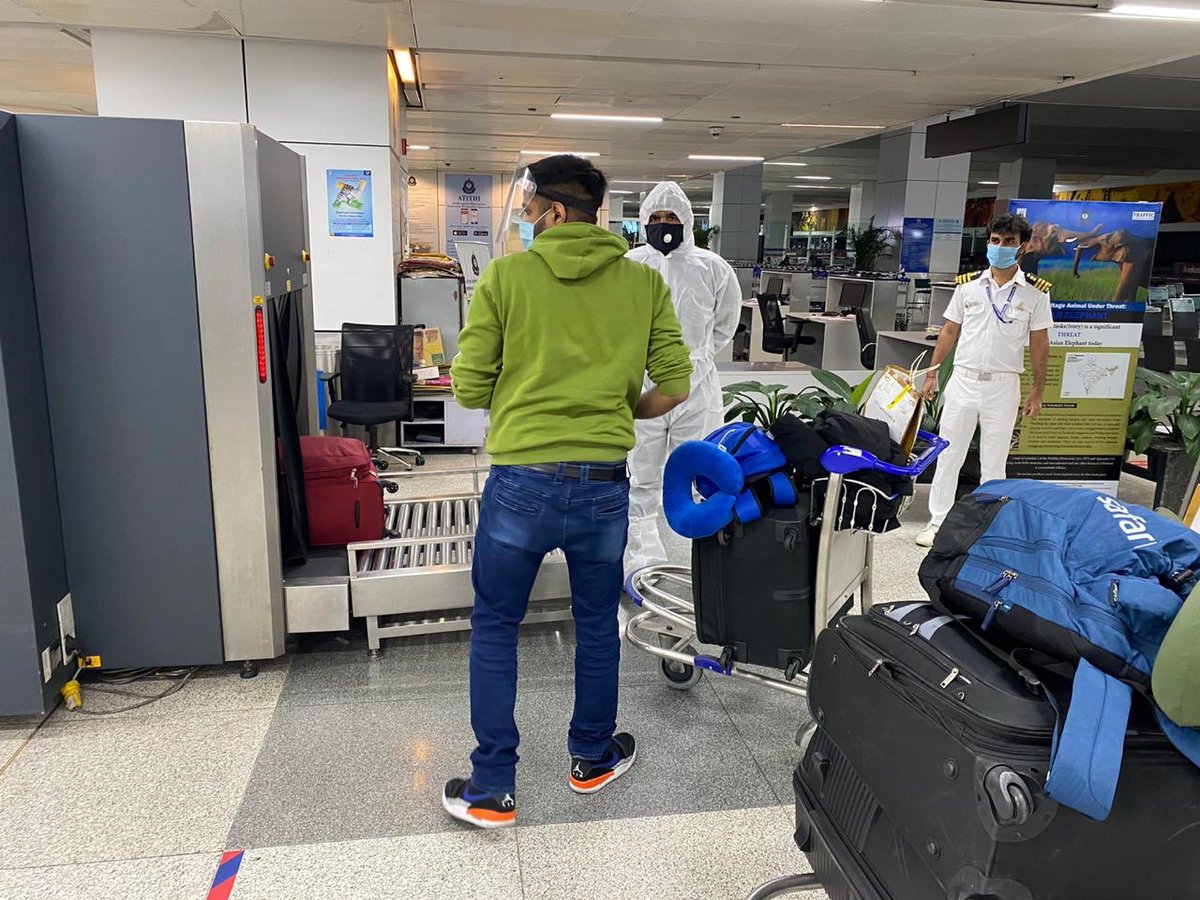 Delhicustoms's tweet photo. Delhi Airport Customs facilitated smooth clearance of passengers arriving by @airindiain flight ✈️ AI112 from London 🇬🇧 by following due #COVID19 precautions at @DelhiAirport #IndiaFightsCorona #WeCare #VandeBharatMission https://t.co/5NVAnx1QP4