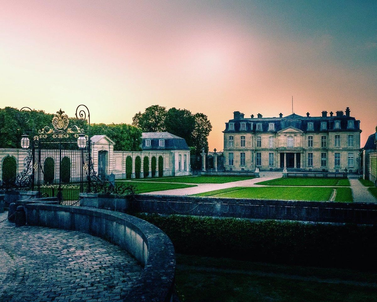 MABdrone's tweet photo. Une virée #Royale aux châteaux de Ferrière et Champs sur Marne #chateaux #SeineEtMarne @SeineetMarne https://t.co/4y2532zRj4